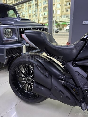 Ducati Diavel-8