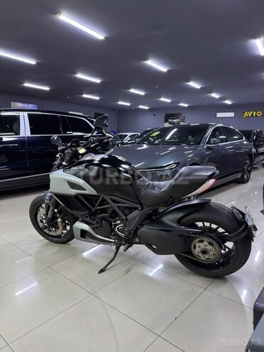 Ducati Diavel-6
