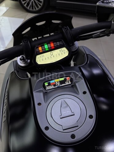 Ducati Diavel-5