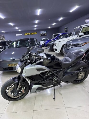 Ducati Diavel-11