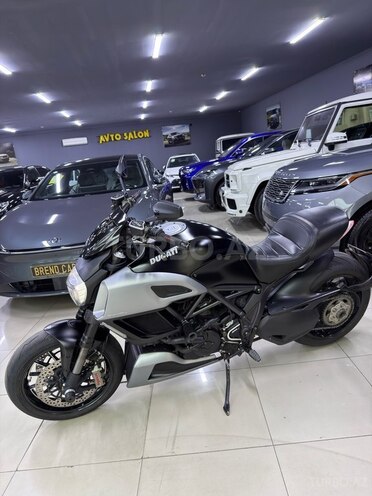 Ducati Diavel-12