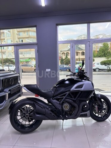 Ducati Diavel-14