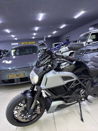 Ducati Diavel-10