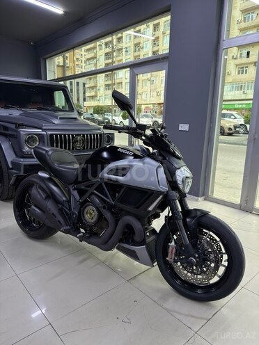 Ducati Diavel-16