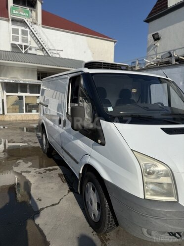 Ford Transit-3