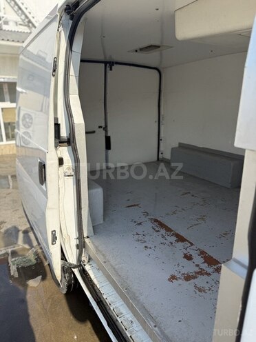 Ford Transit-10