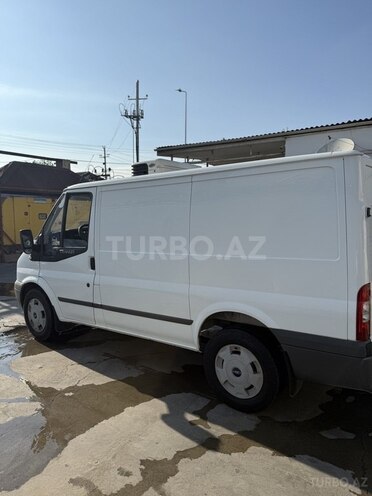 Ford Transit-5