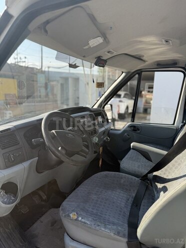 Ford Transit-12