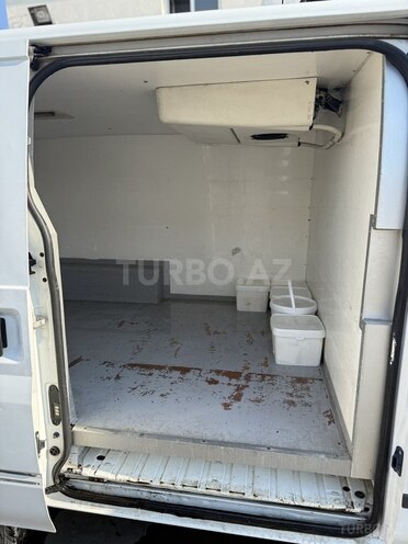 Ford Transit-11