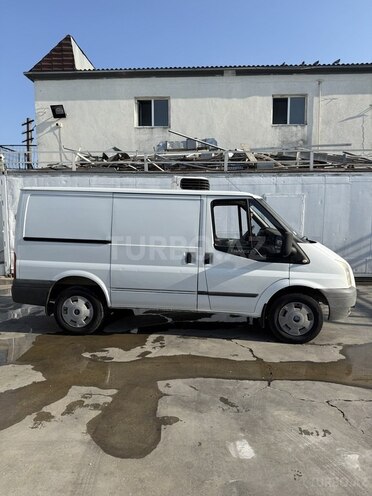Ford Transit-4