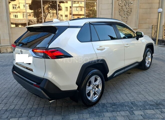 Toyota RAV4-8