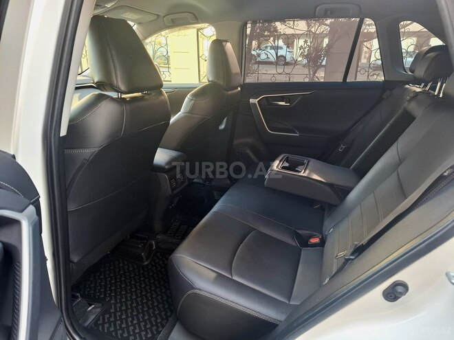 Toyota RAV4-16