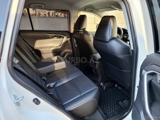 Toyota RAV4-15