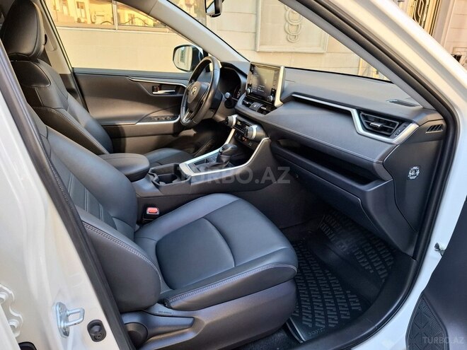 Toyota RAV4-13