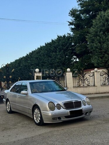 Mercedes E 220-2