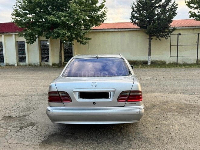 Mercedes E 220-4