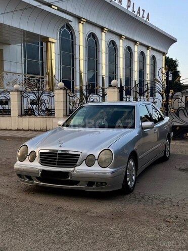 Mercedes E 220-3