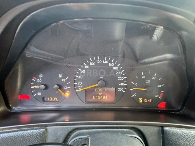 Mercedes E 220-12