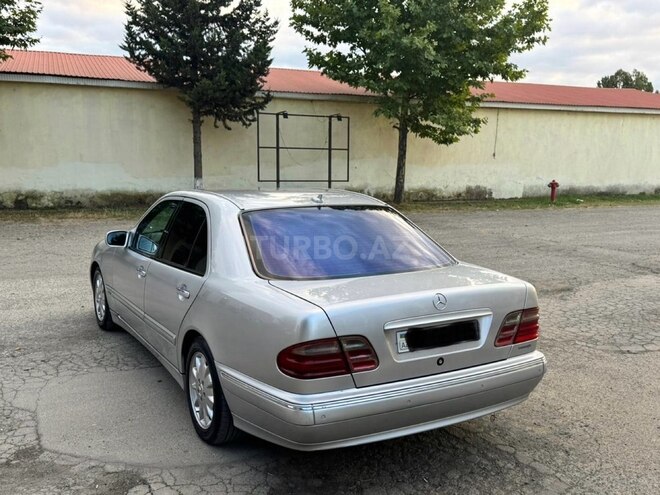 Mercedes E 220-9