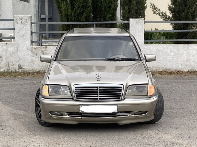 Mercedes C 200-1