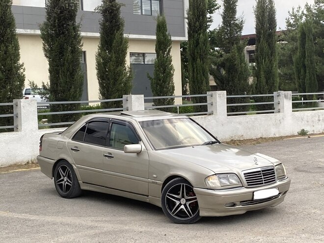 Mercedes C 200-11