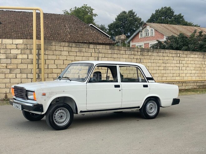LADA (VAZ) 2107-2