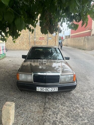 Mercedes 190-2
