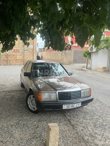 Mercedes 190-1