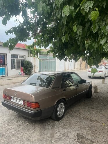 Mercedes 190-4