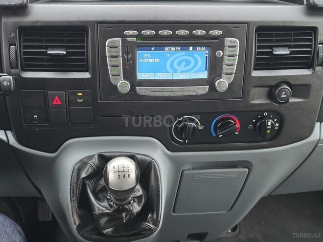 Ford Transit-11