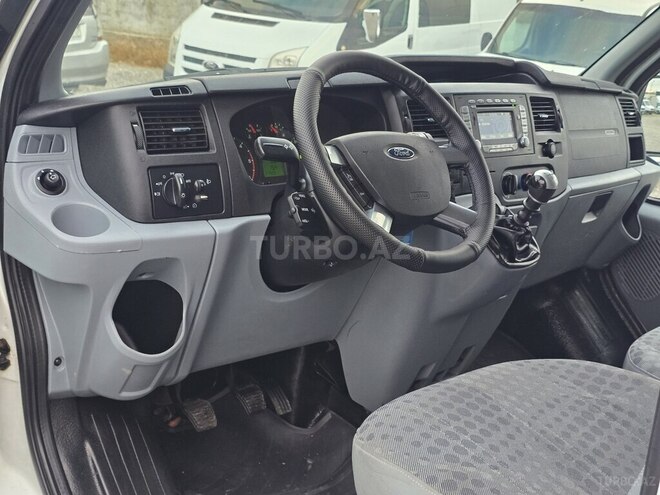 Ford Transit-9