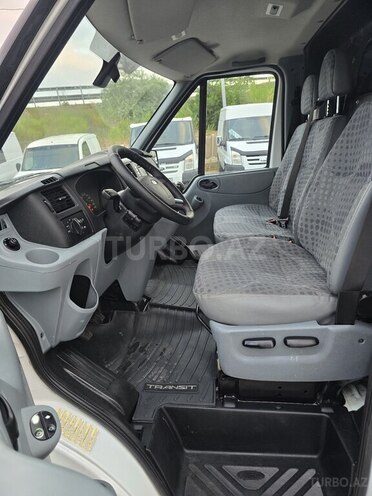 Ford Transit-8