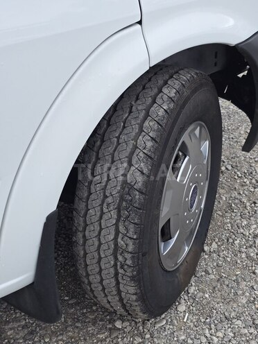 Ford Transit-19