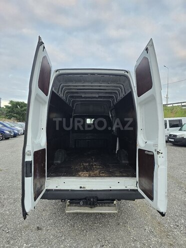 Ford Transit-15