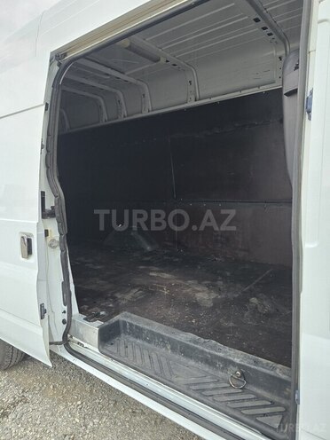 Ford Transit-16