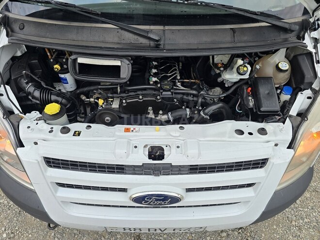 Ford Transit-20