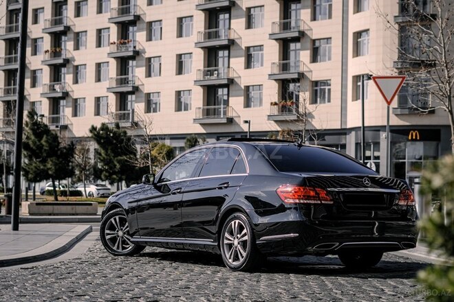 Mercedes E 220 4MATIC-6