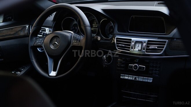Mercedes E 220 4MATIC-5