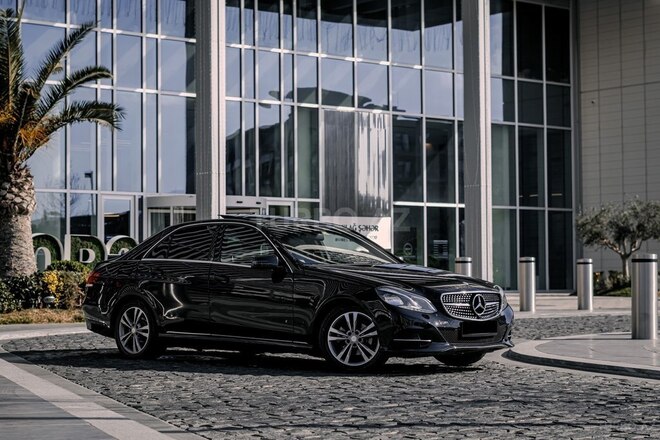 Mercedes E 220 4MATIC-7