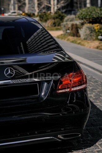 Mercedes E 220 4MATIC-11