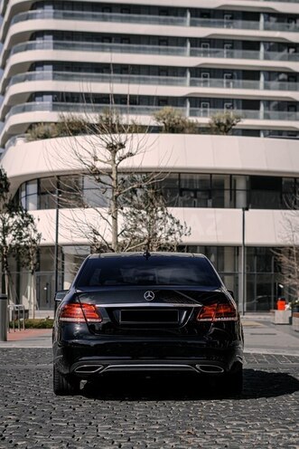 Mercedes E 220 4MATIC-4