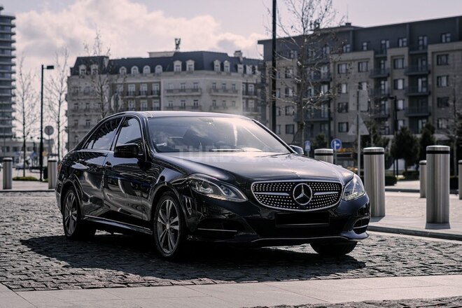 Mercedes E 220 4MATIC-14