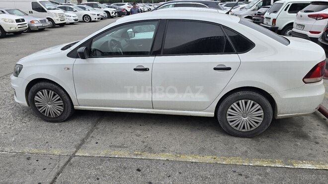 Volkswagen Polo-11