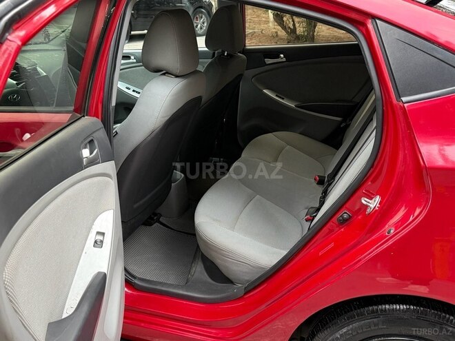 Hyundai Accent-12