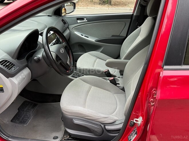 Hyundai Accent-11