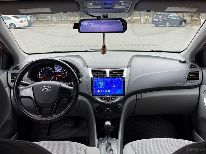 Hyundai Accent-10
