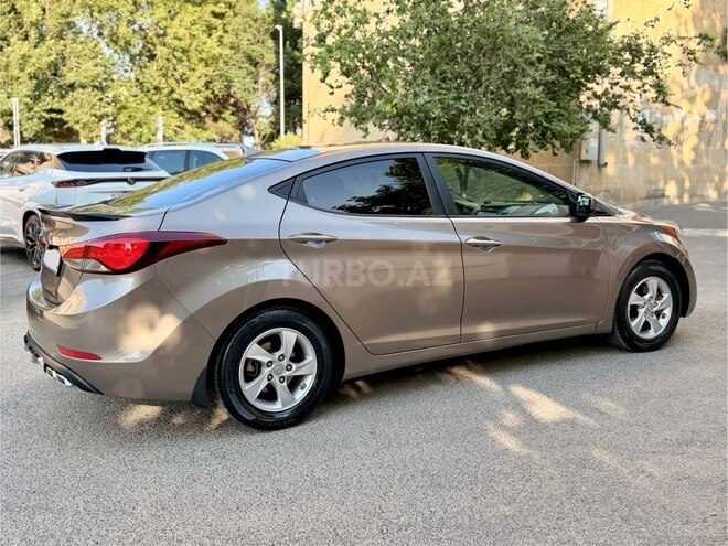 Hyundai Elantra-7