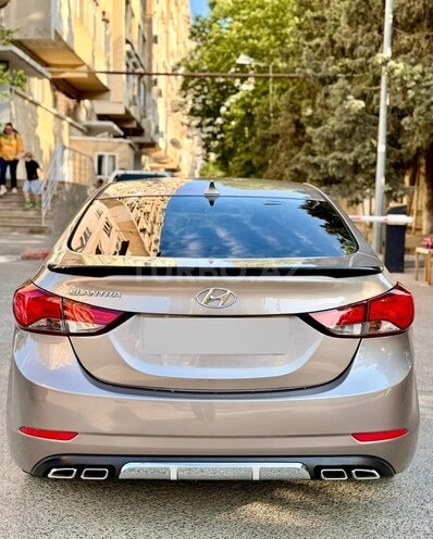 Hyundai Elantra-8