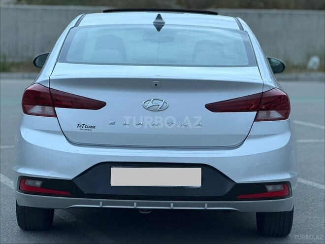 Hyundai Elantra-3