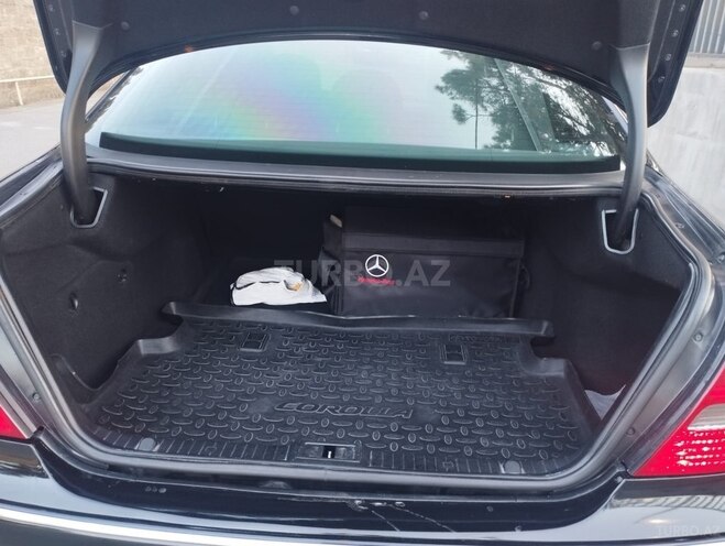 Mercedes E 200-19